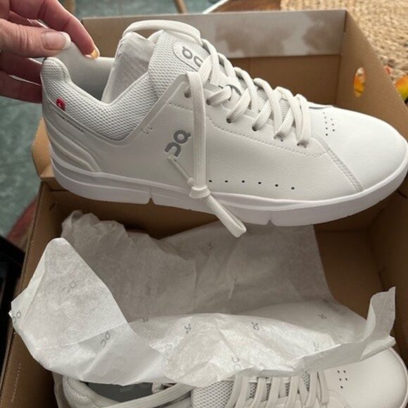 BRAND NEW - NEVER WORN - Women's On - The Roger - Picture 1 of 4